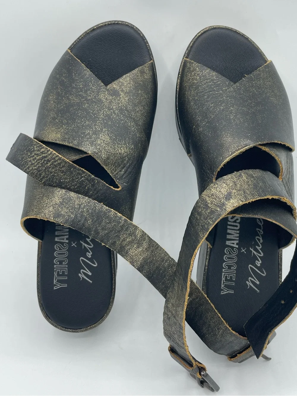Amuse Society x Matisse Black Leather Platform Sandals Gold Metallic Wash